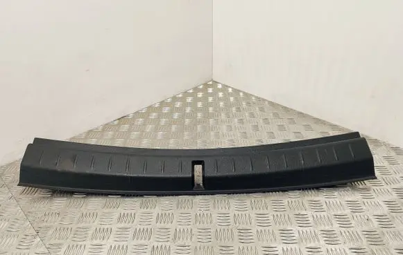 BMW 2 F46 Trunk/boot sill cover protection 7327008 07108109 10111112