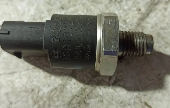 Land Rover Range Rover L322 Fuel pressure sensor 0281002475 19001005595