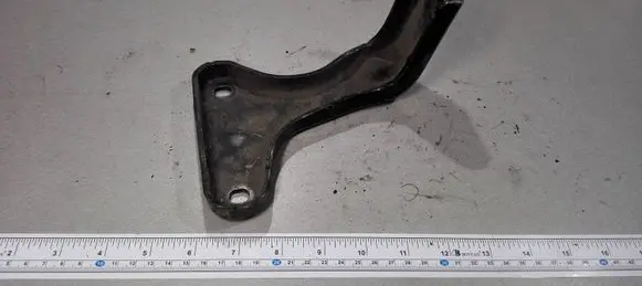 Mitsubishi Pajero Engine mounting bracket