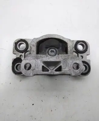 Volvo XC70 Engine mount bracket