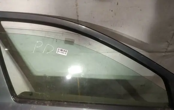 Volvo V70 Front door window glass four-door AS2
