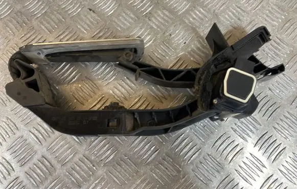 Mercedes-Benz E W211 Accelerator throttle pedal A1713000004