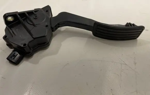 Subaru Outback (BS) Accelerator throttle pedal