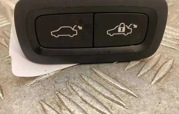 Volvo XC90 Tailgate/boot open switch button 31674801