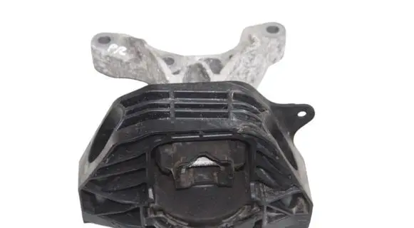 Peugeot 2008 II Engine mount bracket