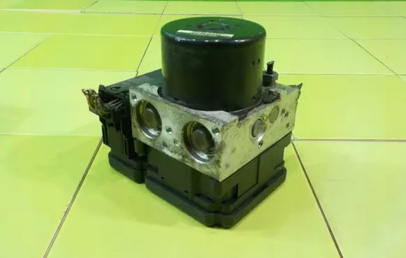 Ford Fiesta ABS Pump XP246