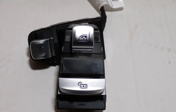 BMW 8 G16 Quarter vent window switch 7950760