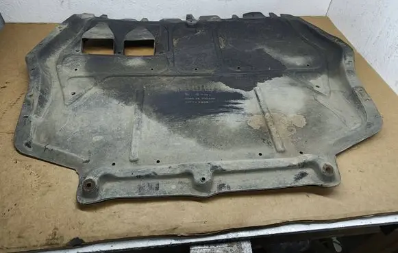 Volkswagen PASSAT B7 USA Engine splash shield/under tray LTWW8015 561825237