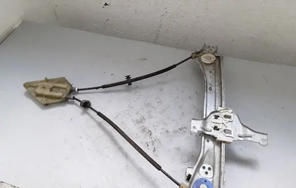 Renault Megane III Rear window lifting mechanism without motor 827210003R 968716101