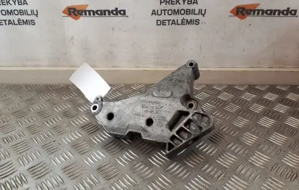Volkswagen Tiguan Engine mounting bracket 03L199207