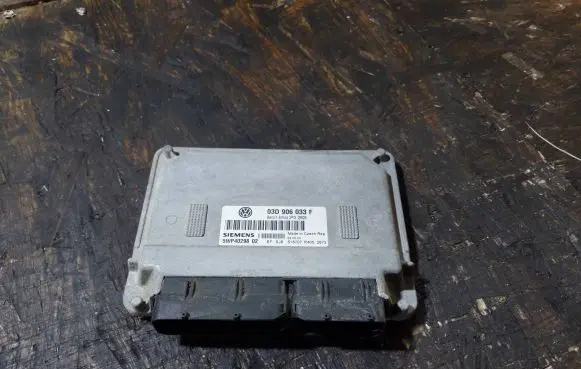 Volkswagen Polo Engine control unit/module 03D906033F 3PG2509 5WP4029802