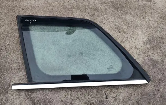 Jeep Grand Cherokee (WK) Rear side window