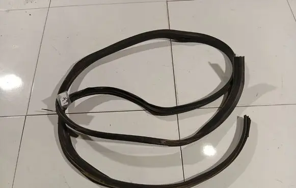 Mercedes-Benz ML W163 Rubber seal front coupe door