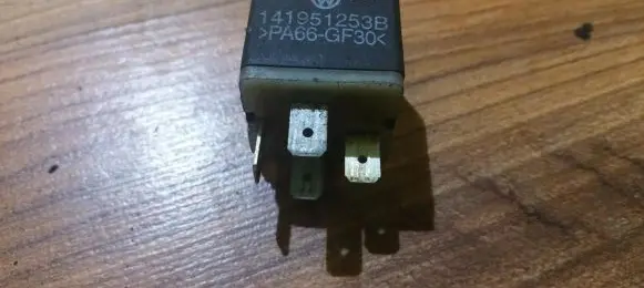 Volkswagen PASSAT B3 Other relay 141951253b
