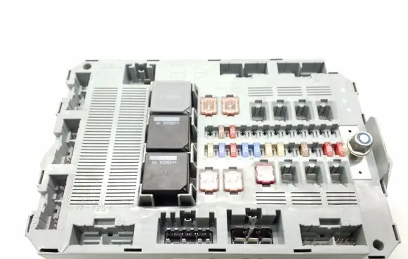 Jaguar XF Fuse module 8X2T14B476BF 8X2T14C256BE