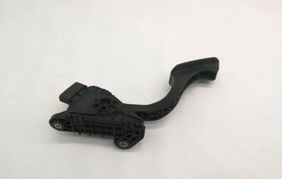 Accelerator throttle pedal