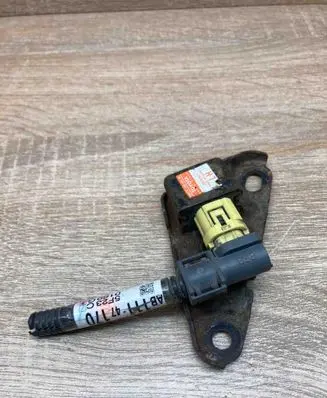 Toyota Prius (XW20) Airbag deployment crash/impact sensor 8917447040 AB11147170 WITHPLUG