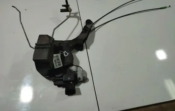Toyota Avensis Verso Front door lock