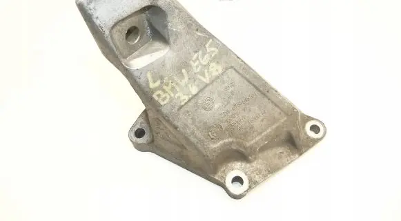 BMW 7 E65 E66 Engine mounting bracket 6754615