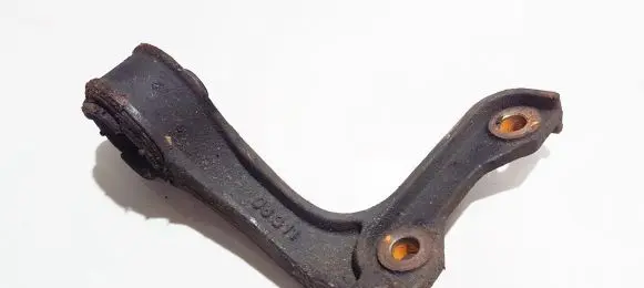 KIA Sorento Engine mount bracket 06g11