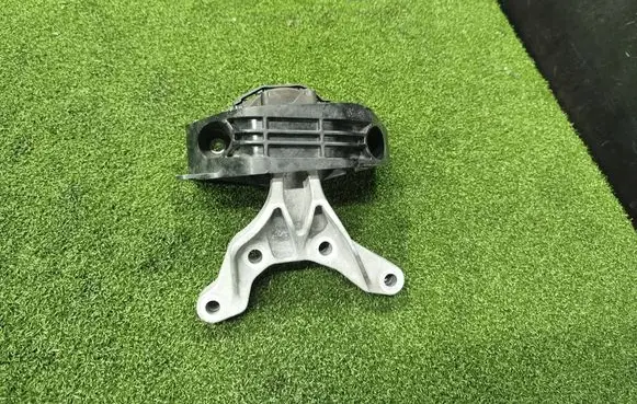 Peugeot 2008 II Engine mount bracket 243444
