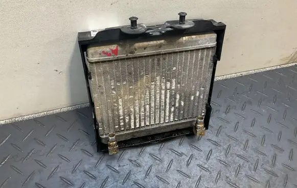 BMW 6 F12 F13 Engine oil radiator 7572542 P8413002