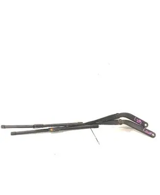 BMW 1 E81 E87 Front wiper blade arm 1360342
