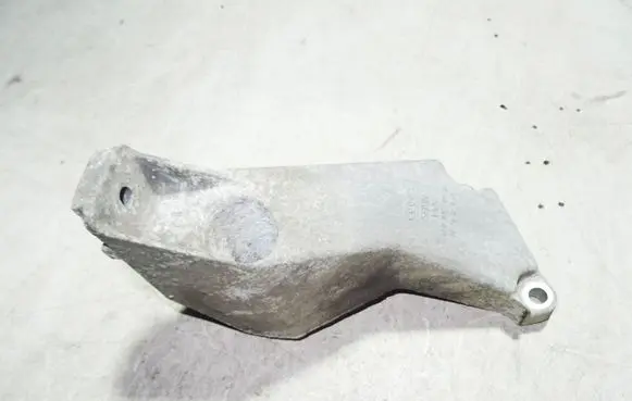Audi A4 S4 B6 8E 8H Engine mounting bracket 8E0199307A