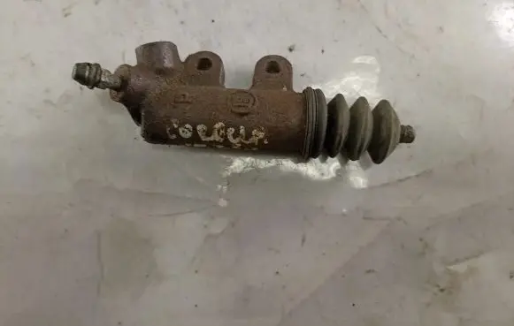 Clutch slave cylinder