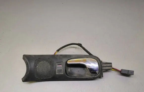 Audi A6 S6 C4 4A Front door interior handle 8D1837019