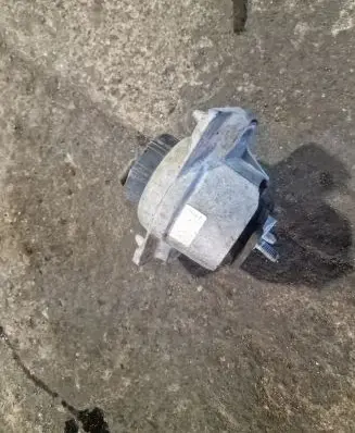 Jaguar XE Engine mount bracket