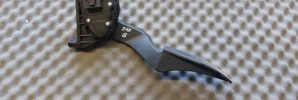 Opel Zafira B Accelerator throttle pedal 01094603