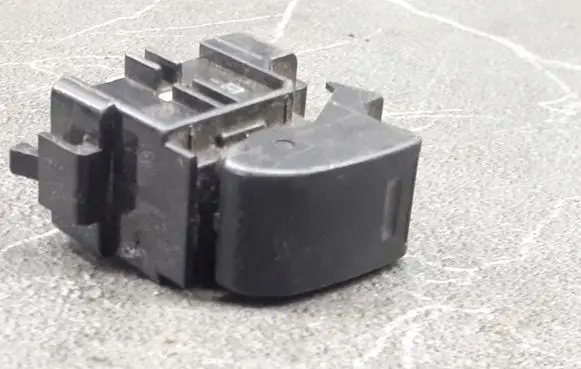 Toyota Yaris Quarter vent window switch 