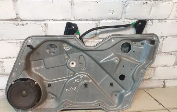 Seat Leon (1M) Front window lifting mechanism without motor