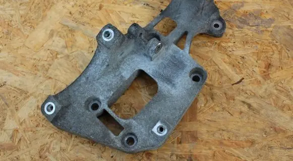 Volkswagen Golf V Generator/alternator bracket 06F903143F