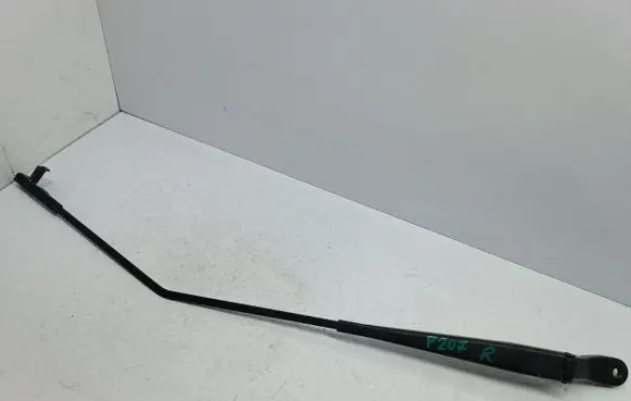 Front wiper blade arm