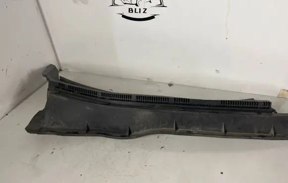 Mitsubishi Outlander Windshield trim 7405A174