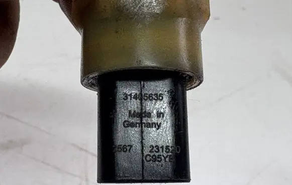 Volvo XC90 Oil pressure sensor 31405635