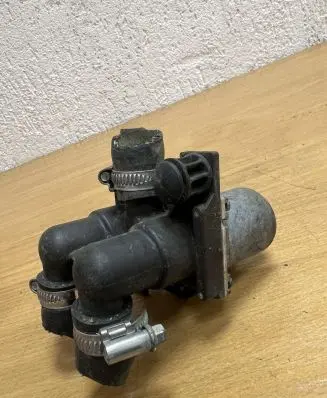 Mercedes-Benz C W202 Coolant heater control valve 0008306584 D8289