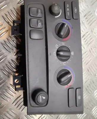 Volvo V70 Climate control unit 8682928
