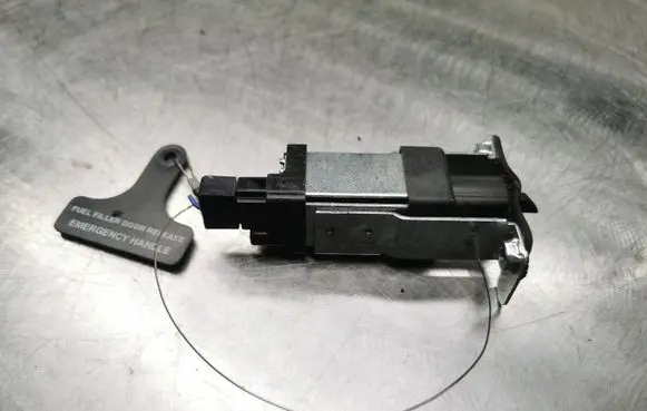 Fuel tank cap lock motor