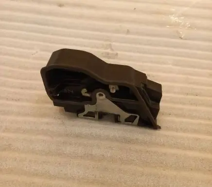 BMW 5 E60 E61 Front door lock 7167074