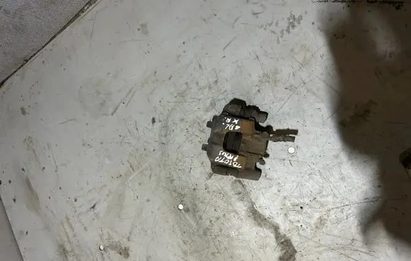 Toyota Prius (NHW20) Rear brake caliper