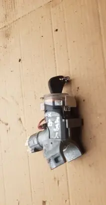Subaru Legacy Ignition lock X1T26972 88215AJ000