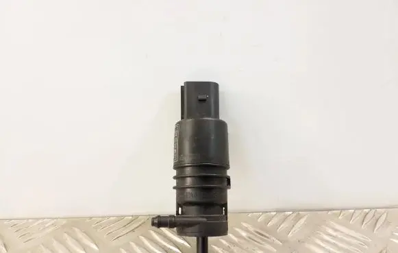 BMW 1 F20 F21 Windscreen/windshield washer pump 7302589 13264011 3437380