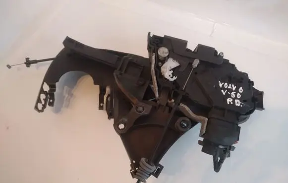 Volvo V50 Front door lock 240015103