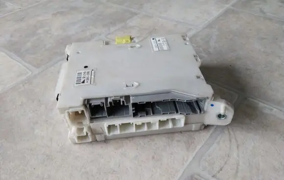 Lexus IS 220D-250-350 Fuse box set 8273053050