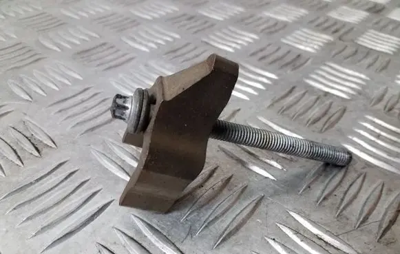 BMW 5 F10 F11 Fuel Injector clamp holder