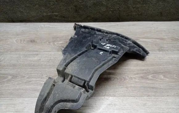Volvo S60 Front bumper mounting bracket 08693182
