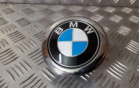 Tailgate opening switch